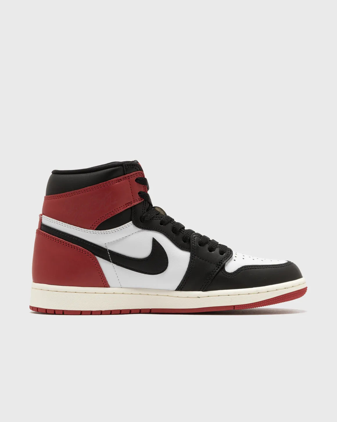 Jordan 1 Retro High OG
Black Toe