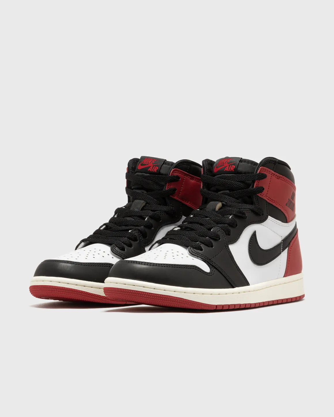 Jordan 1 Retro High OG
Black Toe